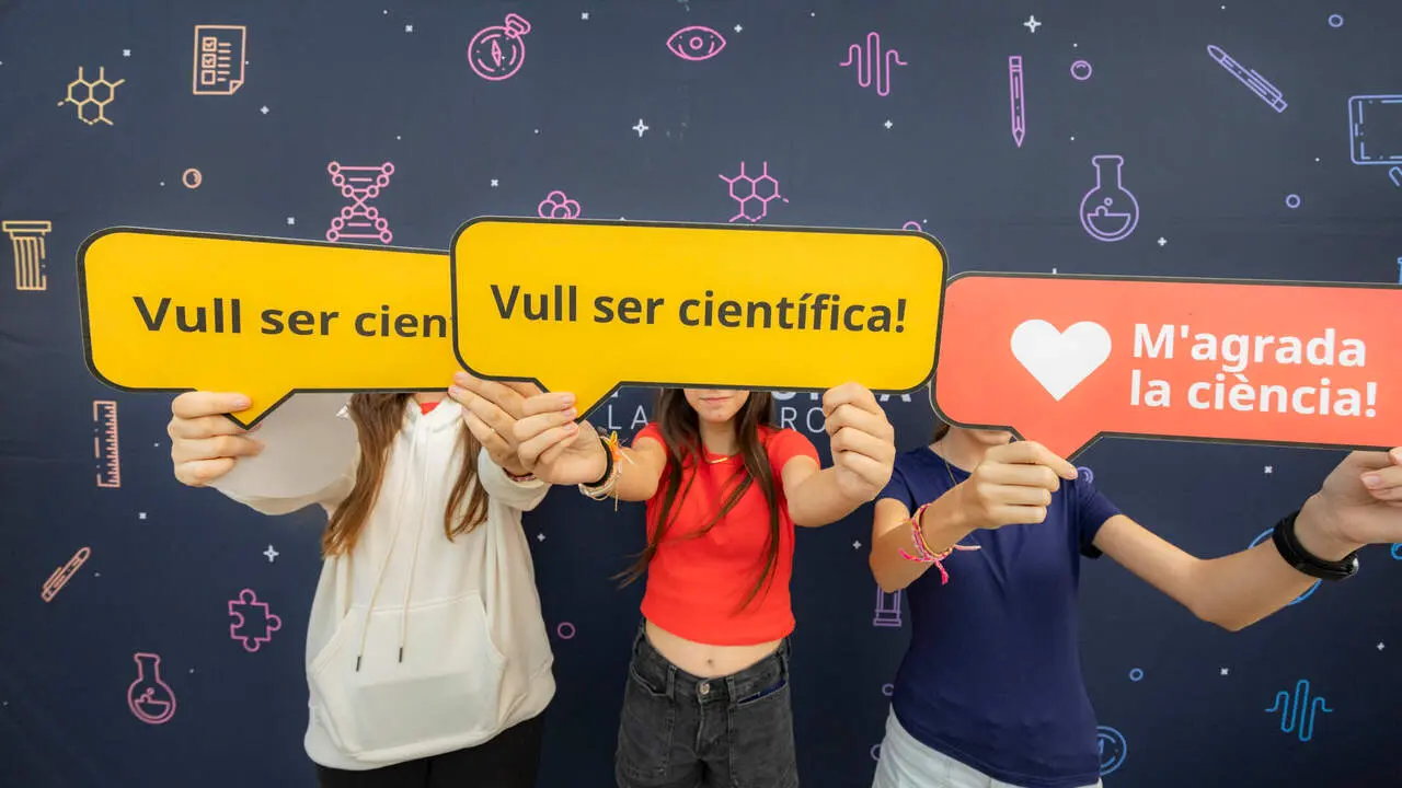  Imatge destacada dels tres projectes guanyadors en bioqu&iacute;mica, arquitectura i hist&ograve;ria amb els ajuts URV de divulgaci&oacute; cient&iacute;fica &mdash; Imagen de la Fuente 
