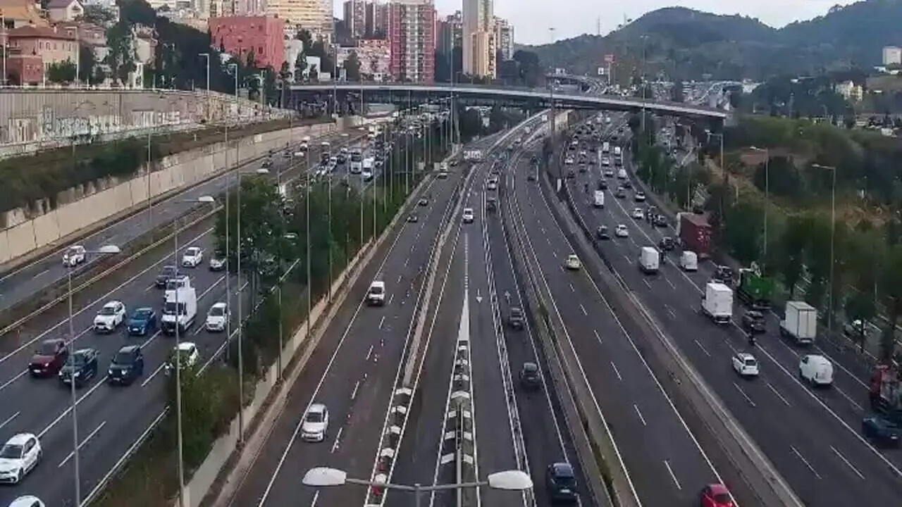  Retencions a l&rsquo;AP-7 i C-31 provoquen embussos greus entre Tarragona i Barcelona amb afectaci&oacute; a diverses vies principals &mdash; Imagen de la Fuente 