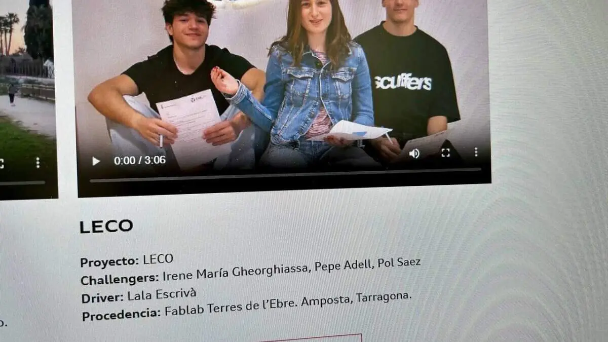  El FabLab Terres de l&rsquo;Ebre celebrant la seva classificaci&oacute; a la final dels premis Audi Crea 2024 amb innovaci&oacute; i tecnologia local &mdash; Imagen de la Fuente 