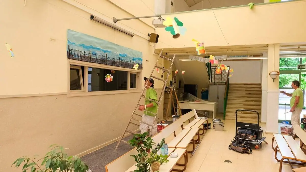  Renovaci&oacute; de pintura a les escoles de Tarragona per millorar els espais educatius durant el mes de maig &mdash; Imagen de la Fuente 