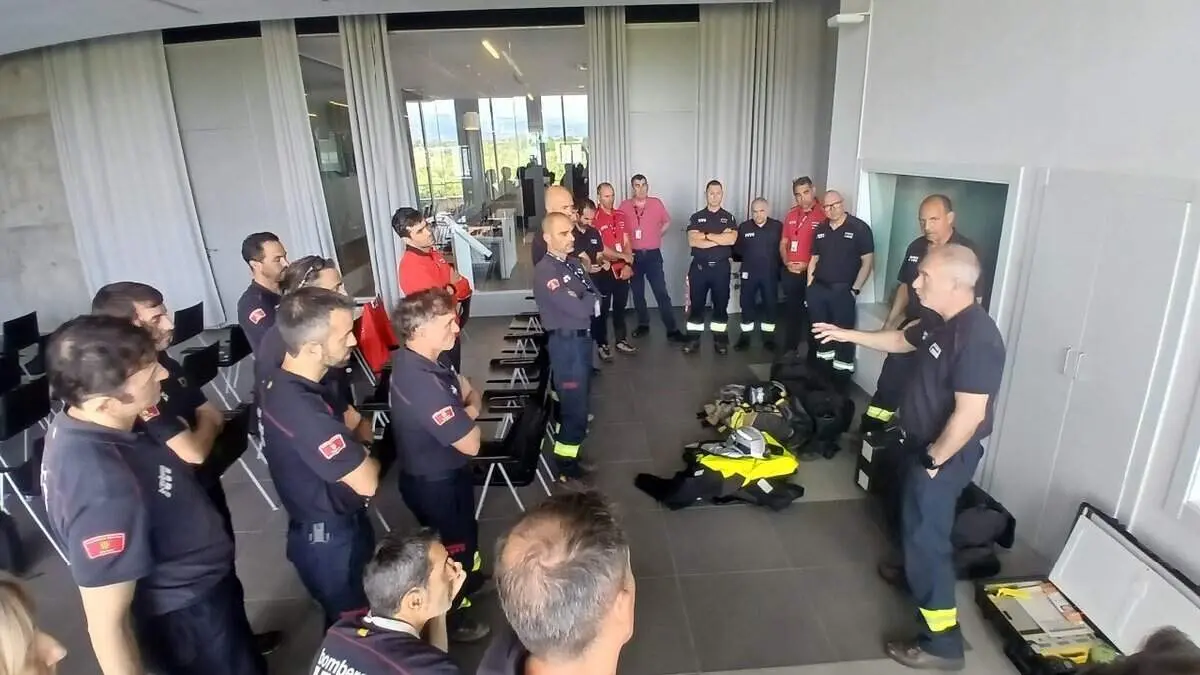 Bombers i Salvament a Tarragona durant l&rsquo;activaci&oacute; del grup d&rsquo;intervenci&oacute; mar&iacute;tima MIRG en acci&oacute; de rescat urgent &mdash; Imagen de la Fuente