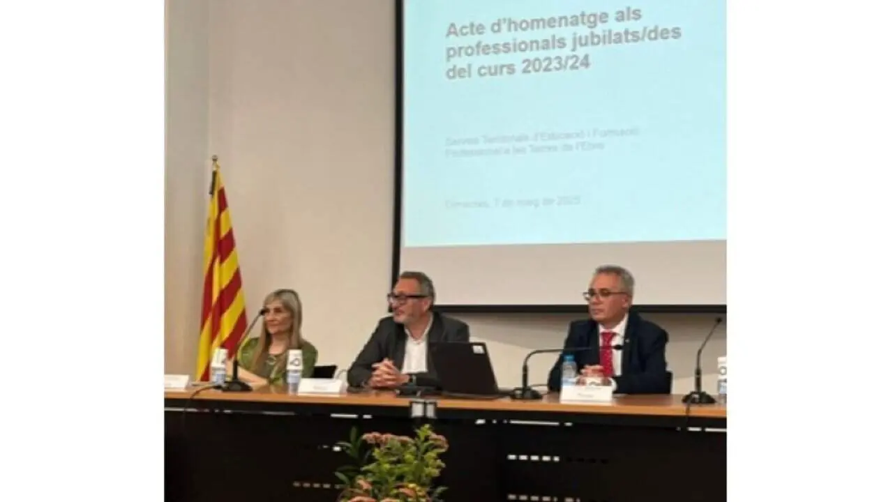  Emotiu homenatge als professionals jubilats de l&rsquo;Educaci&oacute; a Terres de l&rsquo;Ebre amb previsi&oacute; de pluges intenses a Catalunya &mdash; Imagen de la Fuente 
