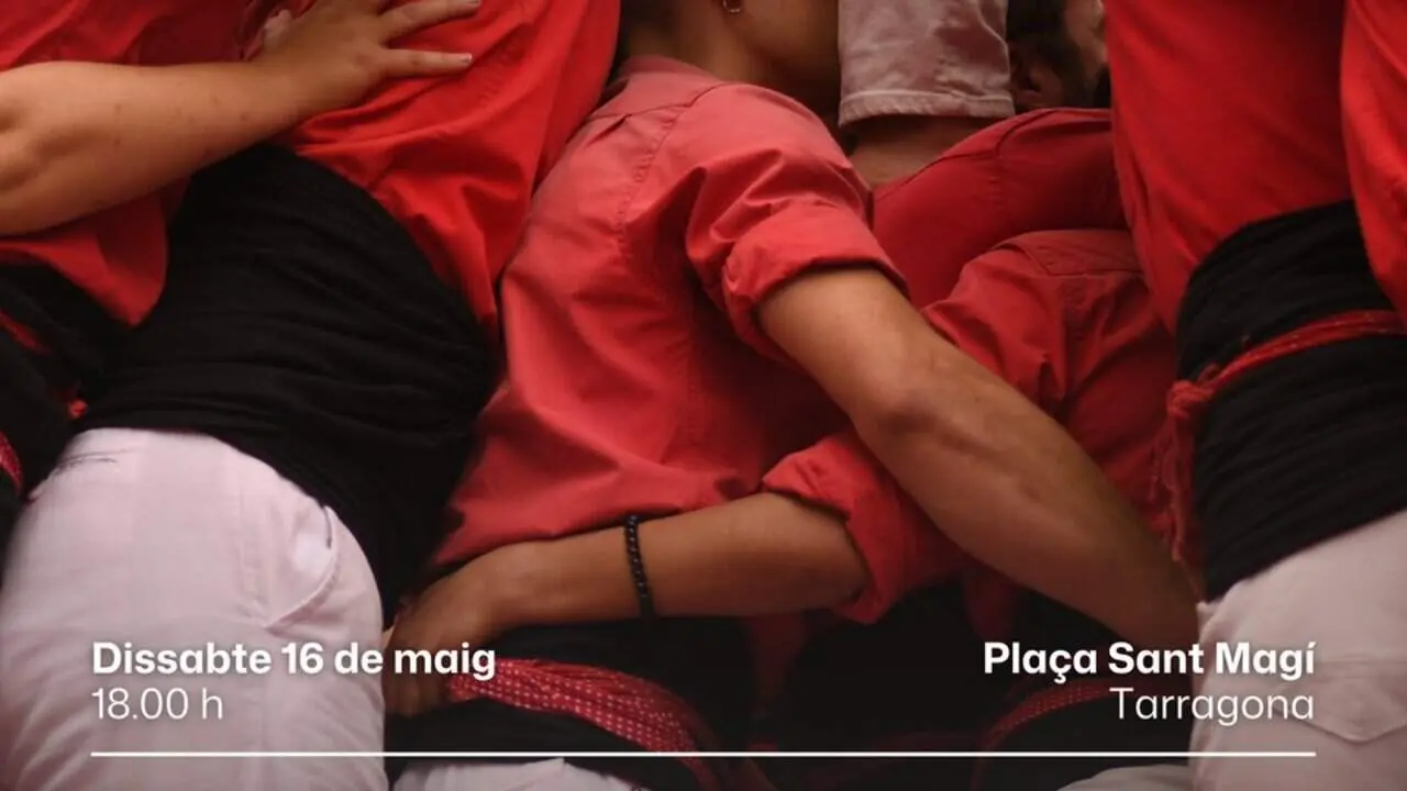 Actuaci&oacute; castellera doble a Tarragona per celebrar els 20 anys del restaurant Balandra amb castells tradicionals i festa popular &mdash; Imagen de la Fuente