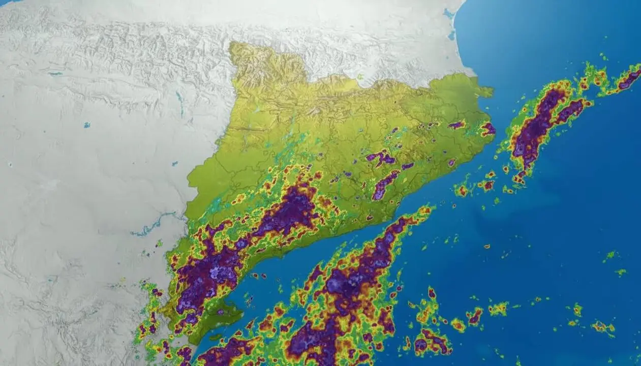  X&agrave;fecs forts amb tempesta i calamarsa afectant Tarragona el 12 de maig amb avisos meteorol&ograve;gics intensos &mdash; Imagen generada por IA 