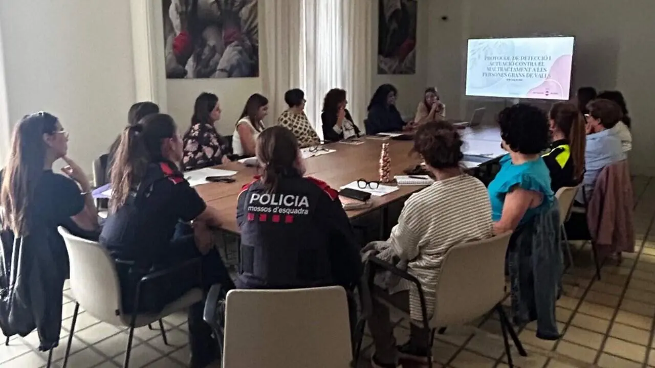  Reuni&oacute; a Valls per presentar el nou protocol contra el maltractament a la gent gran i protegir els nostres avis &mdash; Imagen de la Fuente 