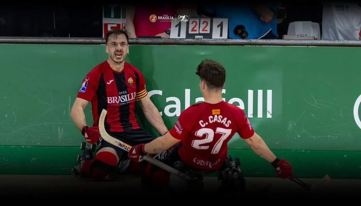 Imatge del partit de hoquei entre Reus Deportiu i Calafell amb un marcador clar i emoci&oacute; al Play Off. Imagen de la Fuente