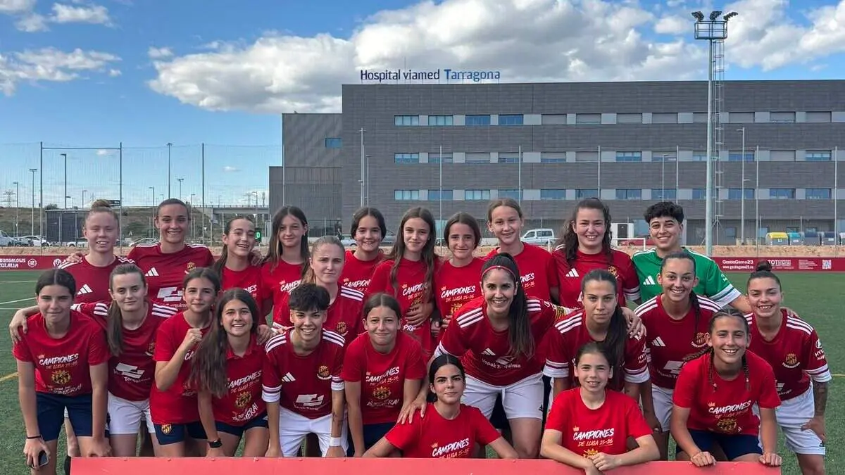  Femen&iacute; del N&agrave;stic celebrant la remontada i vict&ograve;ria 3-2 contra el Gimn&agrave;stic de Manresa en el tancament de temporada &mdash; Imagen de la Fuente 