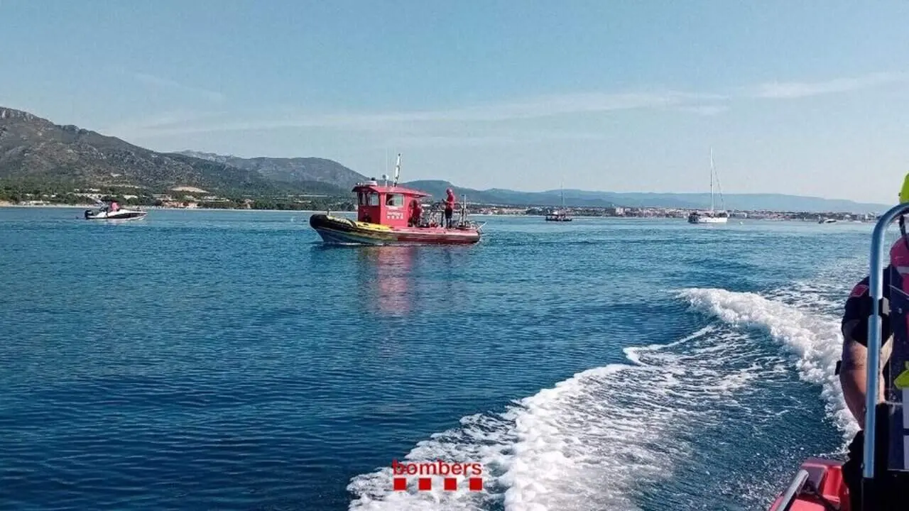  Dispositiu preventiu dels Bombers de Catalunya amb embarcacions de RESCAT i GRAE a l&rsquo;Ametlla de Mar &mdash; Imagen de la Fuente 