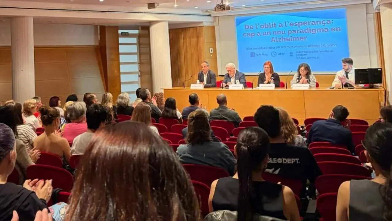  Investigadors professionals i familiars debatent els reptes vinculats a l&rsquo;Alzheimer durant una jornada especialitzada &mdash; Imagen de la Fuente 