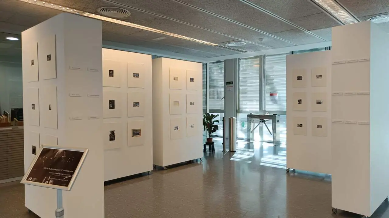  Exposici&oacute; All&ograve; que queda quan el nom canvia de l&rsquo;artista al CRAI Campus Catalunya de la URV &mdash; Imagen de la Fuente 
