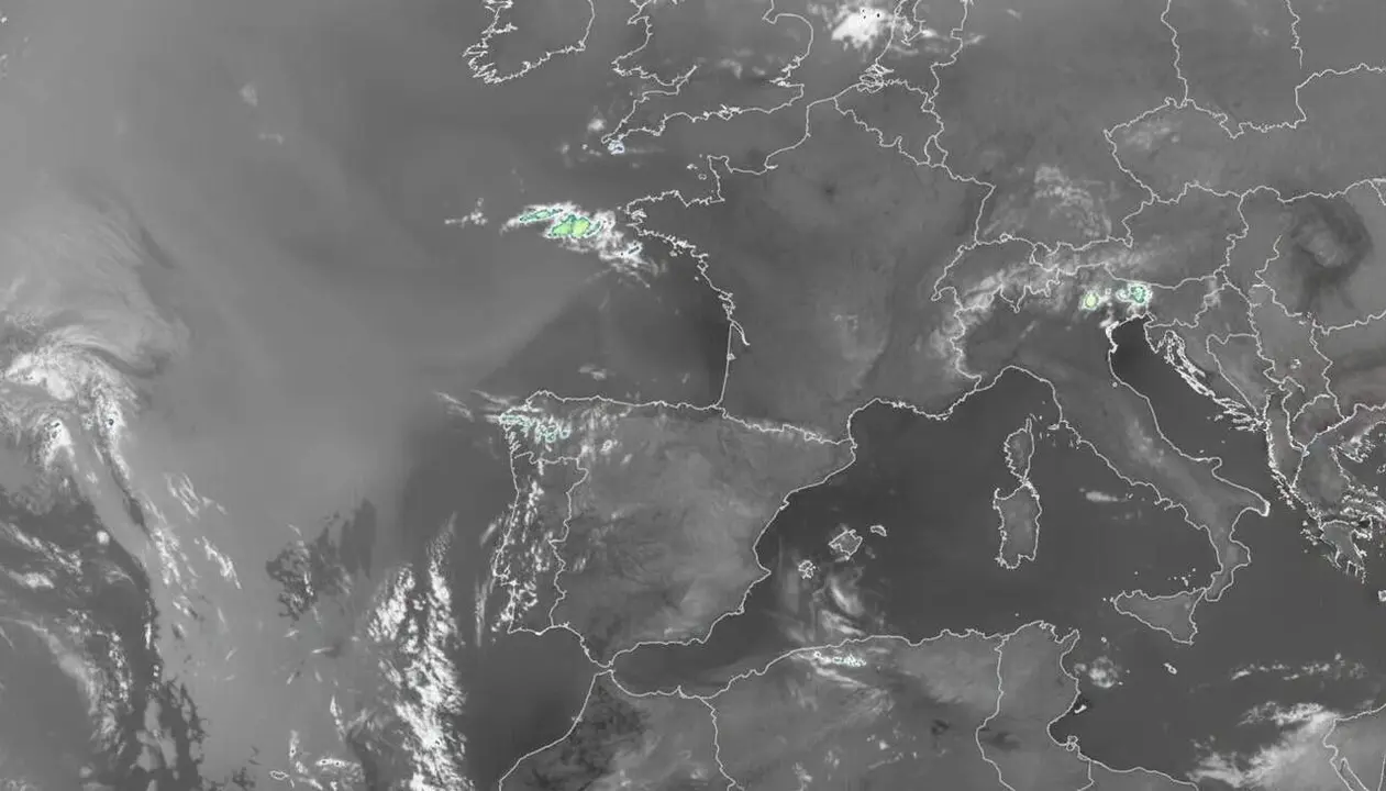  Cel ser&egrave; i n&uacute;vols alts a Tarragona aquest dimecres en una jornada de temps estable i calma atmosf&egrave;rica &mdash; Imagen generada por IA 