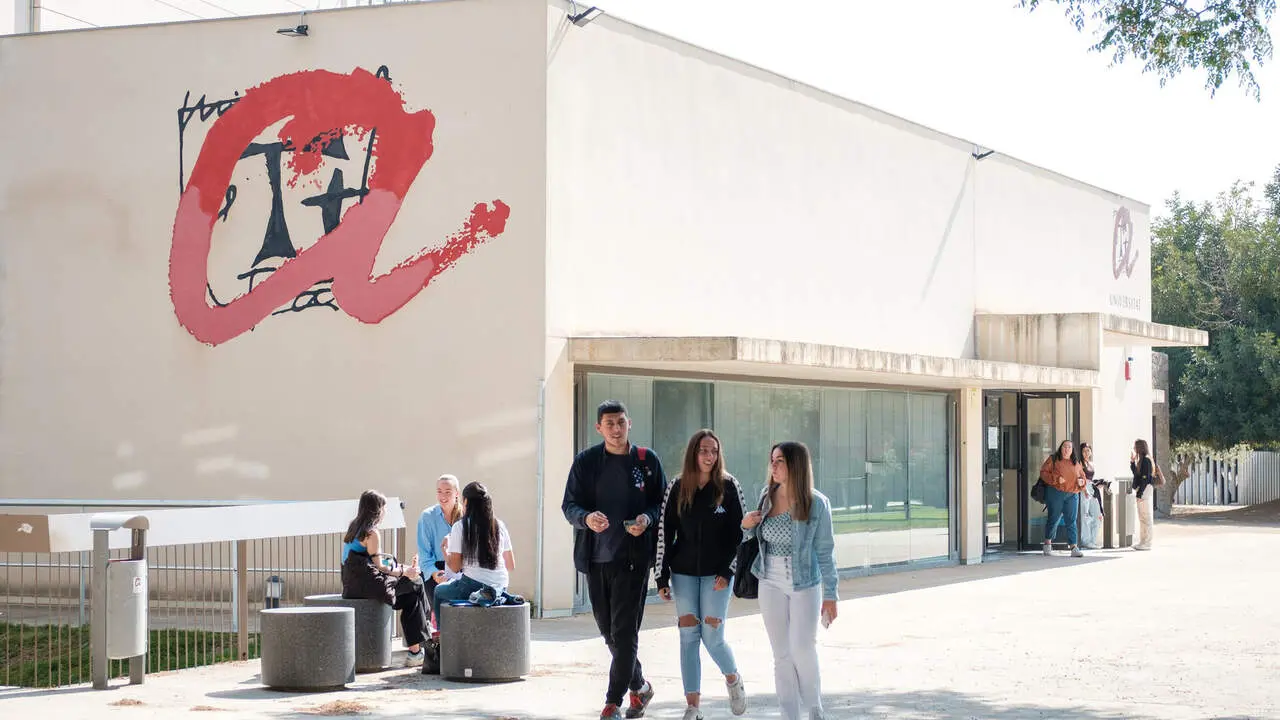  Campus de la URV amb edificis moderns i zones verdes que representen la millor universitat de l&rsquo;estat segons el r&agrave;nquing CYD &mdash; Imagen de la Fuente 