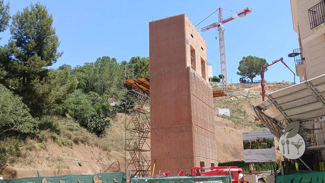 Obres dels ascensors a l&rsquo;Hospital Universitari de Tortosa amb talls de tr&agrave;nsit i restriccions d&rsquo;aparcament &mdash; Imagen de la Fuente 