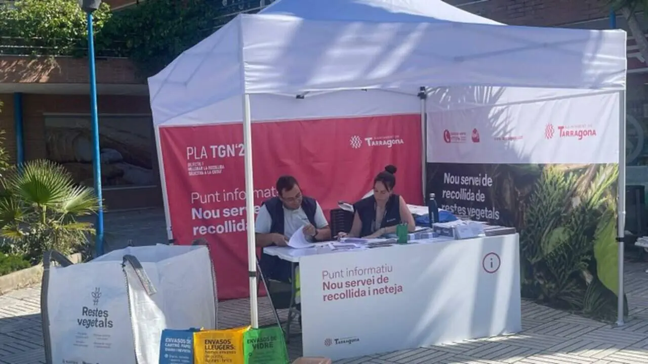  Recollida porta a porta de restes vegetals a Tarragona a les zones de la Savinosa, Cala Romana i Boscos per fomentar la neteja sostenible &mdash; Imagen de la Fuente 