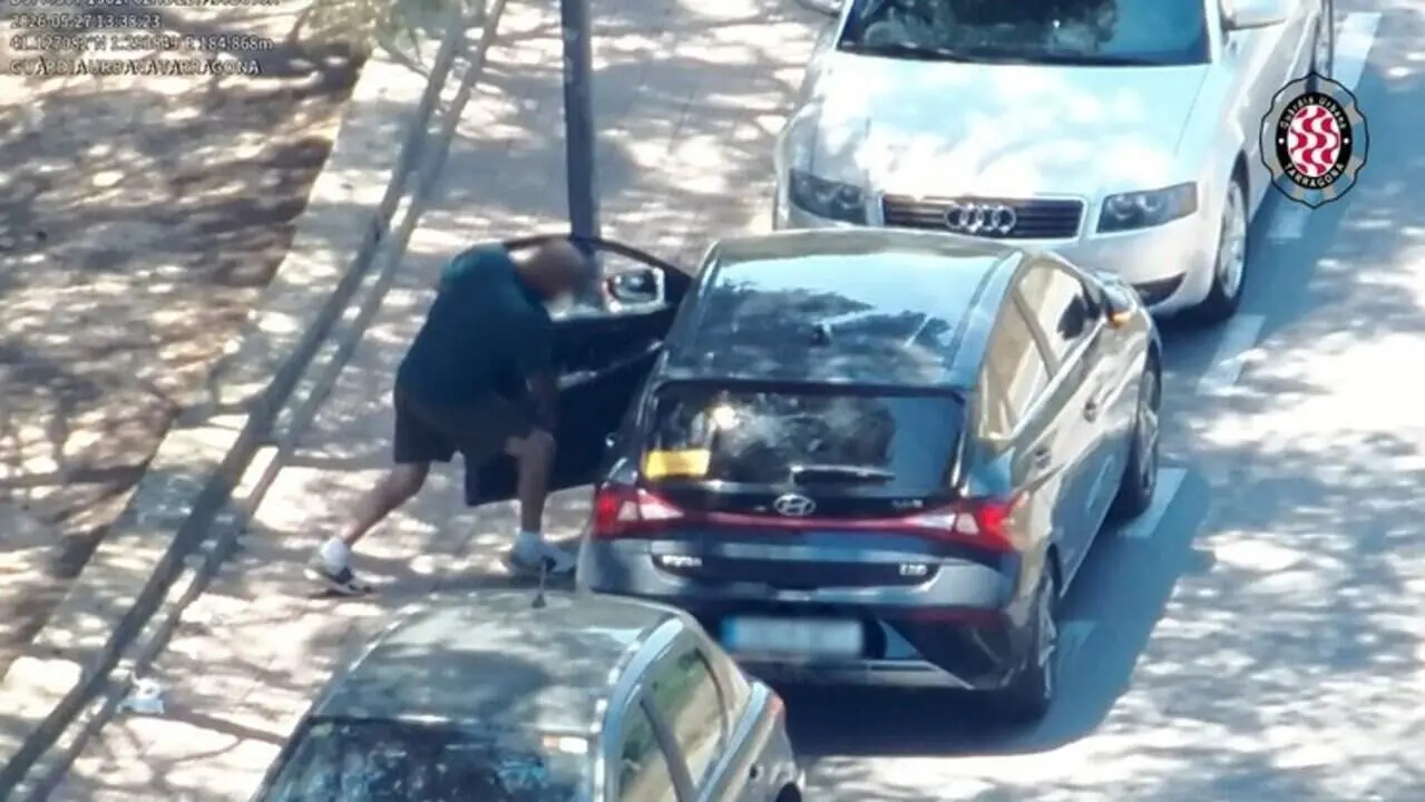  Detenci&oacute; d&rsquo;un home per robatori amb for&ccedil;a en un vehicle a Cala Romana per la Gu&agrave;rdia Urbana de Tarragona &mdash; Imagen de la Fuente 
