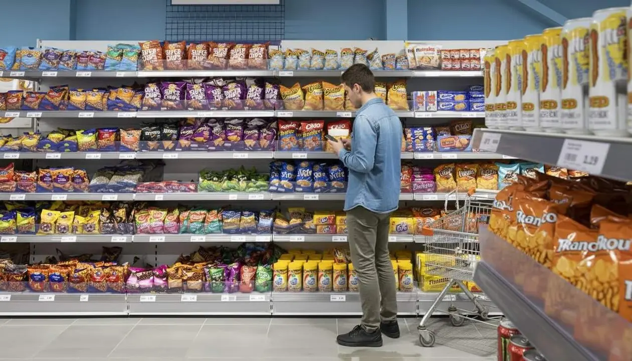  Supermercat neerland&egrave;s Acci&oacute; que competeix amb Mercadona i Carrefour en expansi&oacute; a Espanya &mdash; Imagen generada por IA 