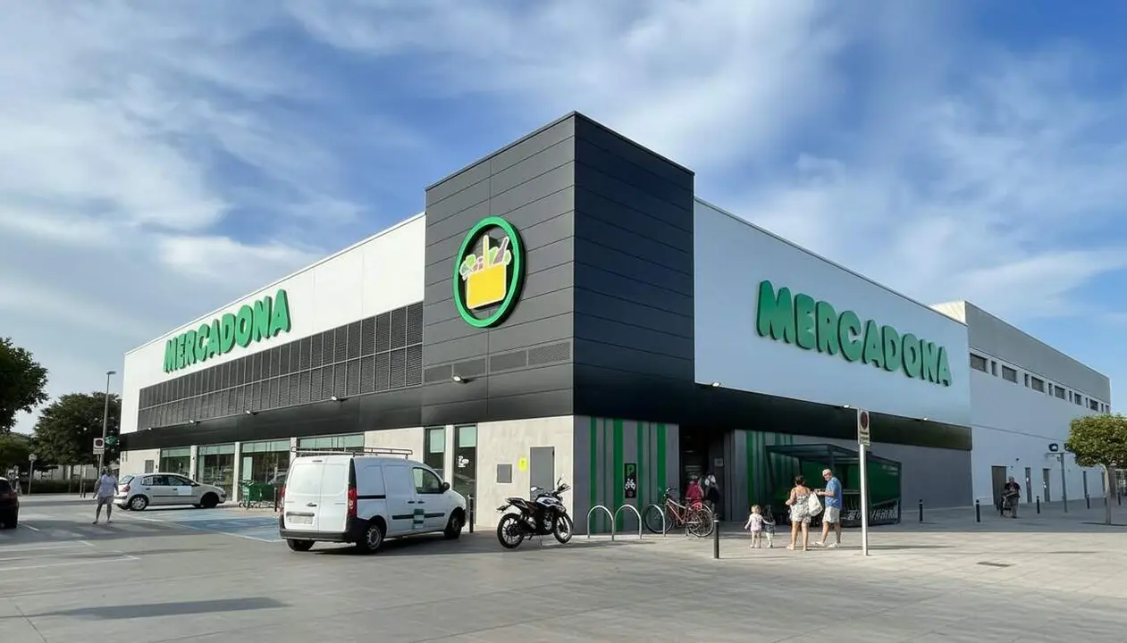  Mercadona amplia horari d'estiu i obre diumenges a 320 supermercats per atendre millor els clients &mdash; Imagen generada por IA 
