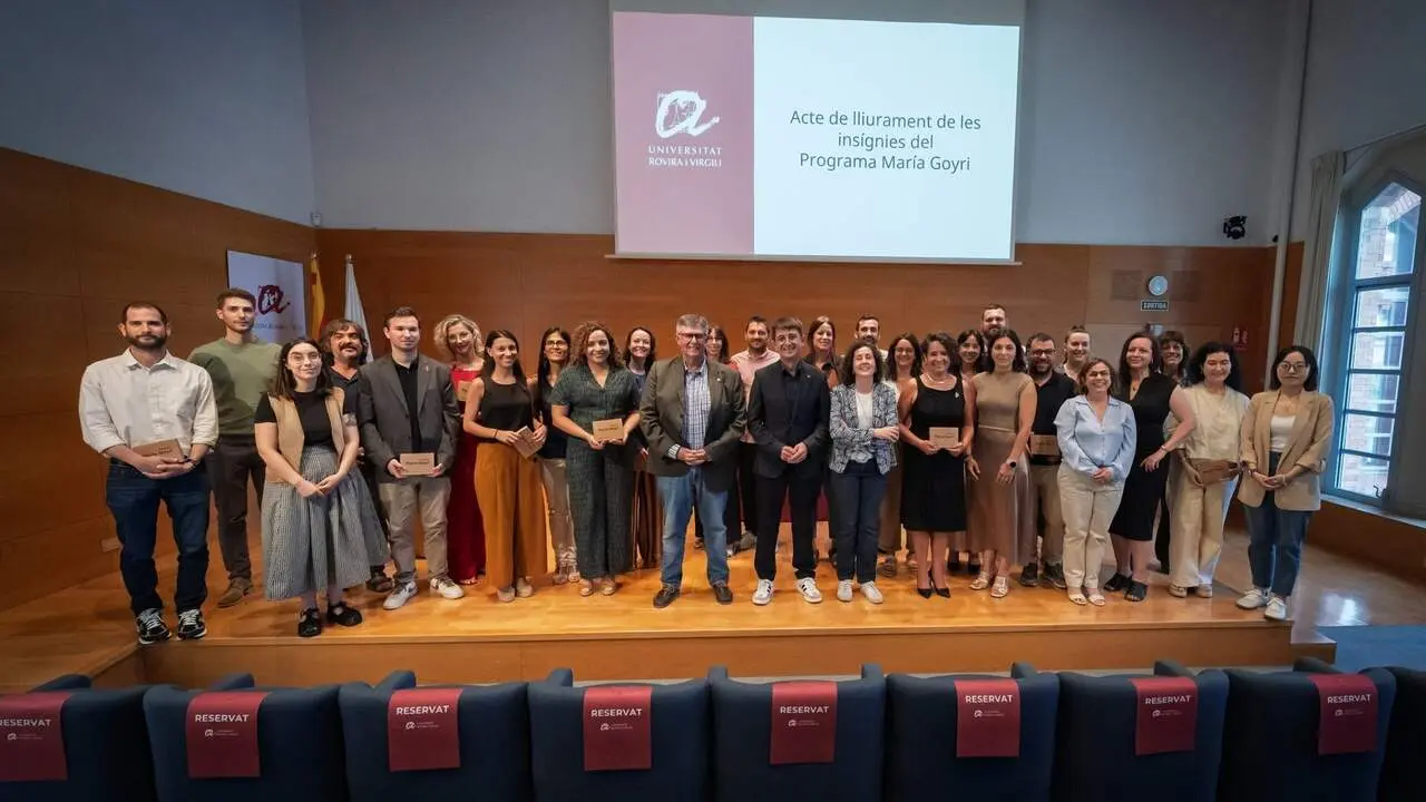  Cerim&ograve;nia de lliurament d&rsquo;ins&iacute;gnies del programa Maria Goyri al nou professorat lector de la URV &mdash; Imagen de la Fuente 