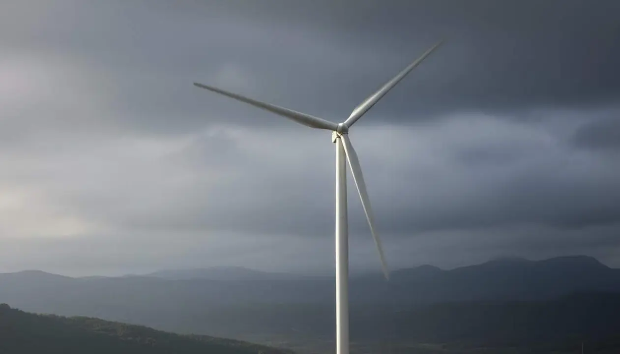 Repotenciaci&oacute; e&ograve;lica a les Colladetes del Perell&oacute; amb reducci&oacute; d&rsquo;aerogeneradors de 54 a 8 m&eacute;s eficients &mdash; Imagen generada por IA