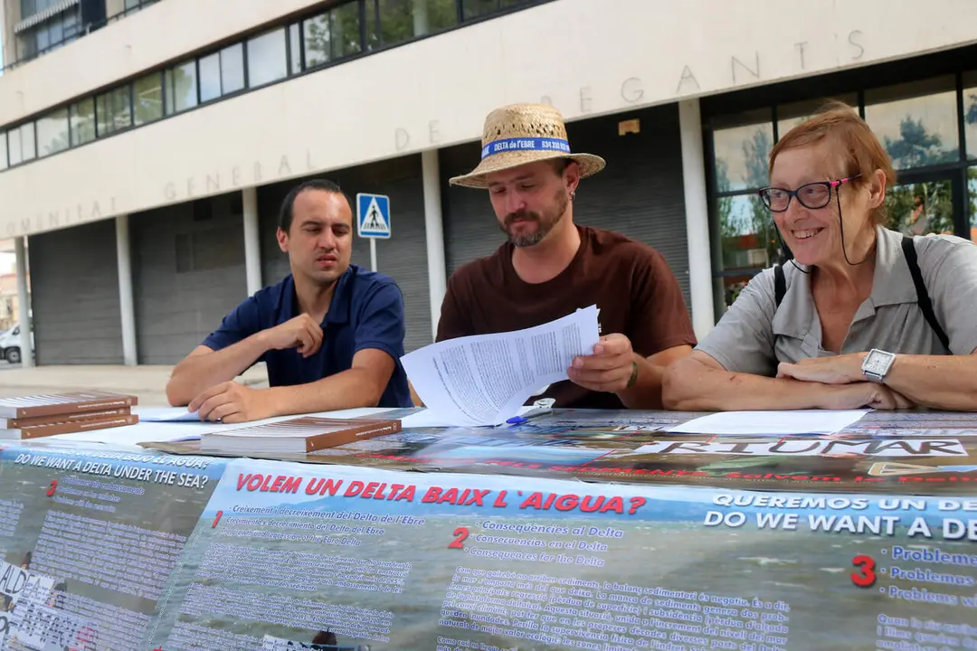 Imatge d&rsquo;un riu Ebre amb sediments visibles que il&middot;lustren la baixa inversi&oacute; en mobilitzaci&oacute; segons el Pla Hidrol&ograve;gic de l&rsquo;Eb &mdash; Imagen de la Fuente