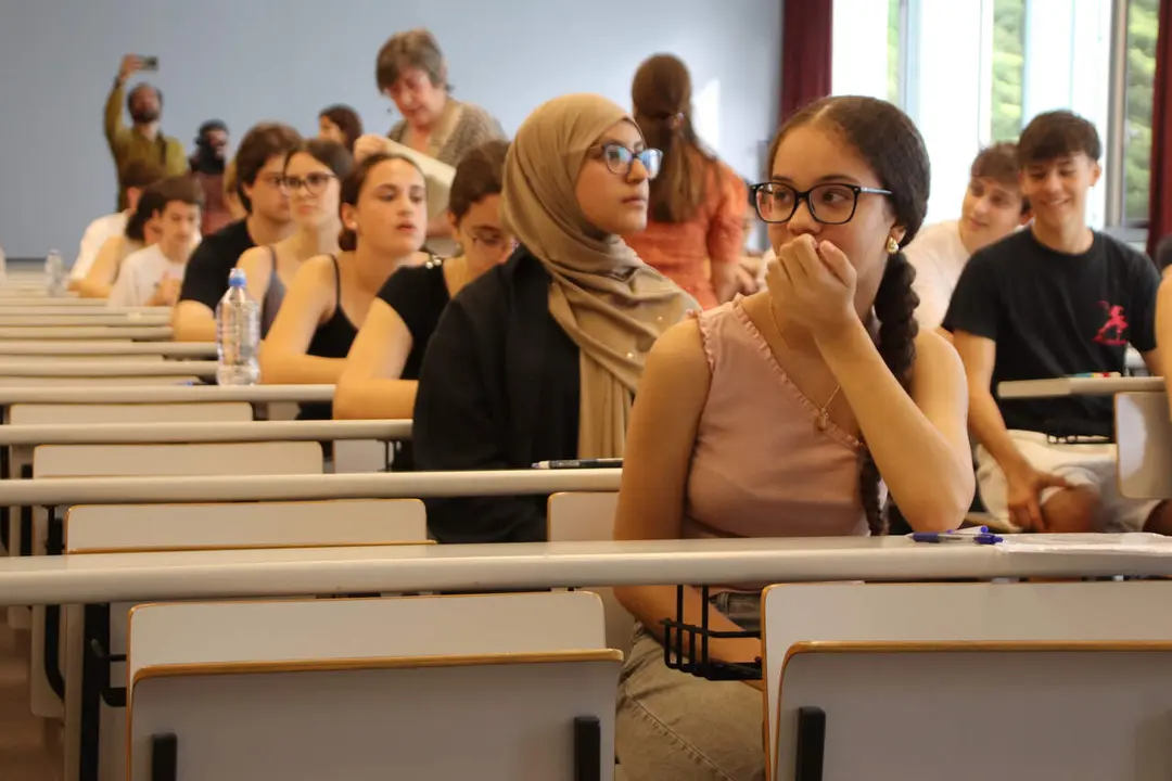 4.435 estudiants inicien les PAU a Tarragona amb mesura i 15 detectors per garantir la seguretat i l'ordre &mdash; Imagen de la fuente