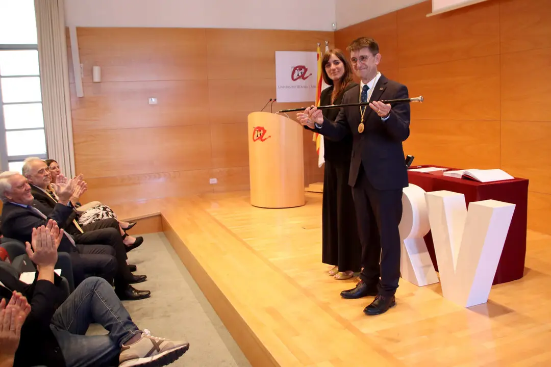 Josep Pallar&egrave;s revalida el c&agrave;rrec de rector de la URV amb un suport majoritari del 72 per cent &mdash; Imagen de la fuente