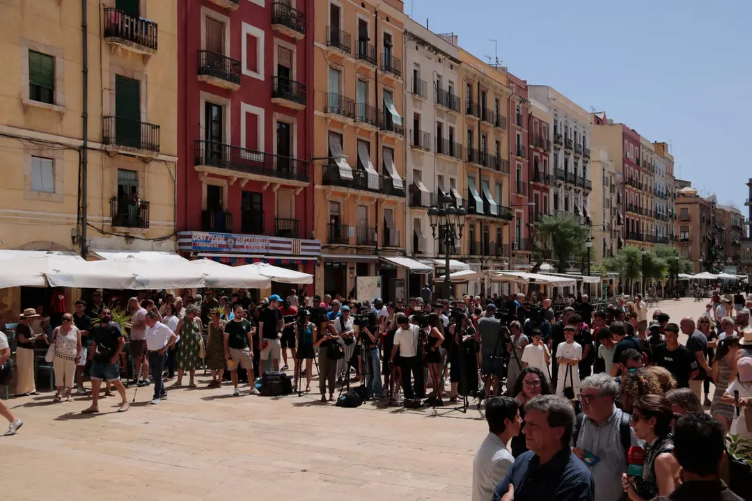 Minut de silenci a Tarragona en mem&ograve;ria dels tres menors morts a l&rsquo;Arrabassada en un accident tr&agrave;gic &mdash; Imagen de la fuente