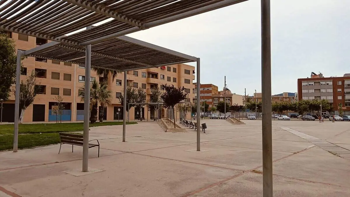  Pla&ccedil;a Francesc Maci&agrave; a Ferreries amb proc&eacute;s participatiu per a la millora urbana i votaci&oacute; ciutadana activa &mdash; Imagen de la Fuente 