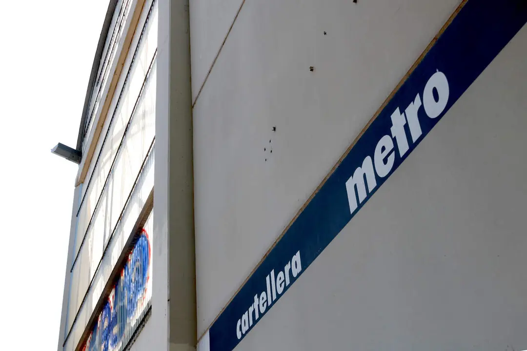 Fa&ccedil;ana de l'antiga discoteca Metro a Amposta preparada per la transformaci&oacute; en centre social i de culte del Pont d'Amposta &mdash; Imagen de la Fuente
