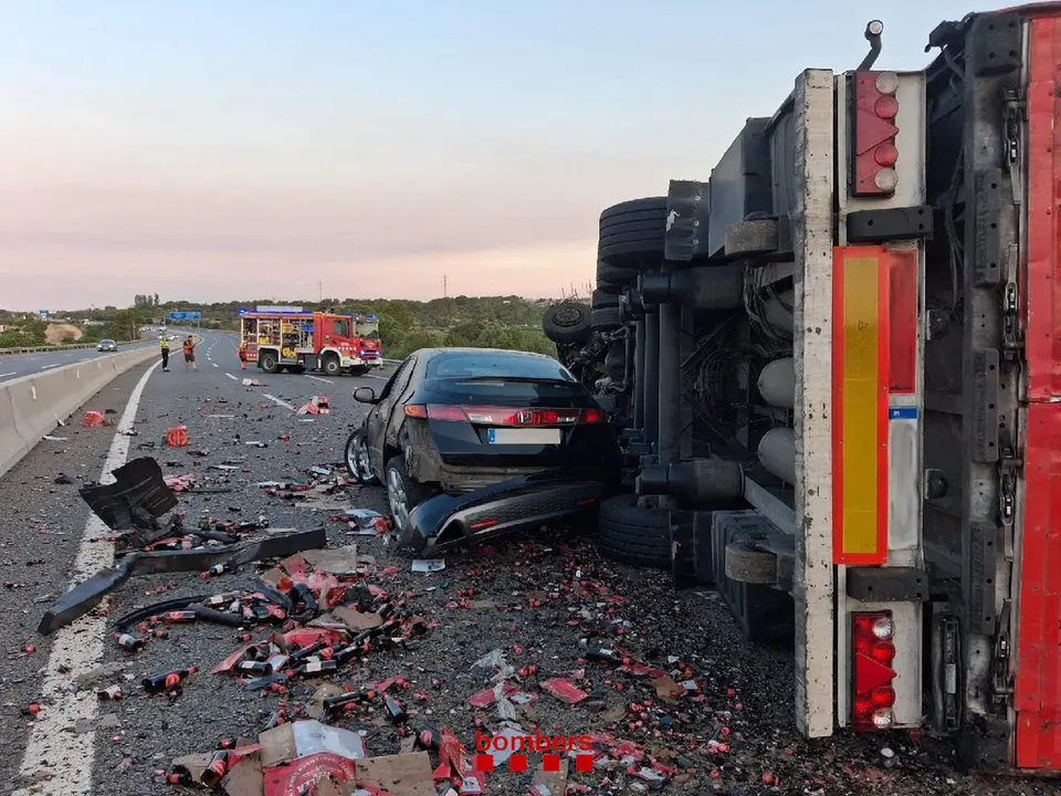 Reobertura de l&rsquo;AP-7 a la Pobla de Montorn&egrave;s despr&eacute;s d&rsquo;un accident amb cami&oacute; antic de 50 anys implicat en el tr&agrave;nsit &mdash; Imagen de la fuente
