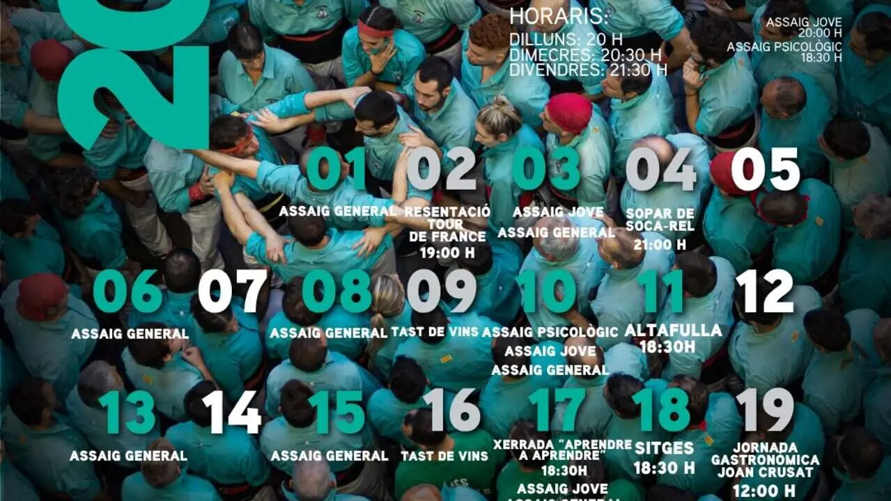 Castellers de Vilafranca formant una torre humana impressionant durant la diada popular a Vilafranca del Pened&egrave;s &mdash; Imagen de la Fuente