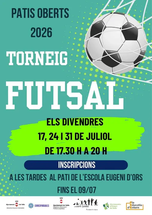  Jugadors de futbol sala disputant un partit al Torneig de Futsal de Patis Oberts a l&rsquo;Escola Eugeni d&rsquo;Ors aquest juliol &mdash; Imagen de la Fuente 