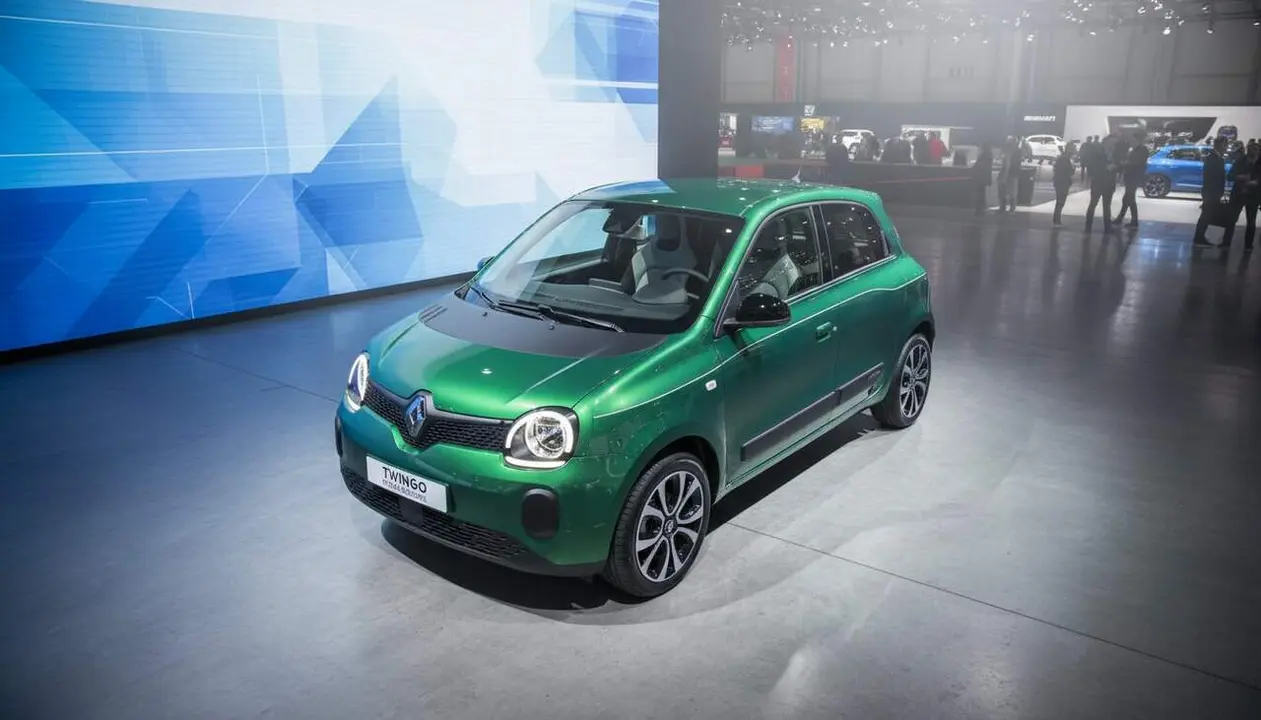  Renault Twingo E-Tech com cotxe el&egrave;ctric retro destacat en la lluita europea contra la compet&egrave;ncia xinesa el 2026 &mdash; Imagen generada por IA 