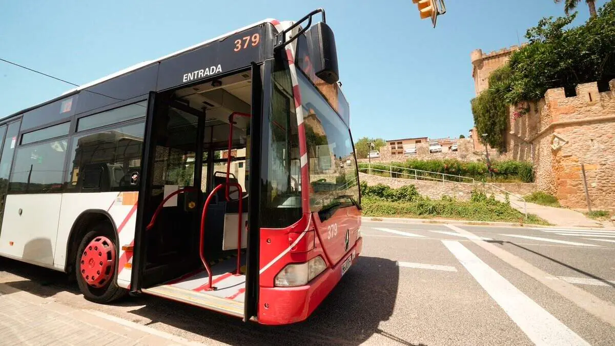  Autob&uacute;s EMT operant amb normalitat tot i afectacions menors per problemes d'accessibilitat als vehicles - Imagen de la Fuente 