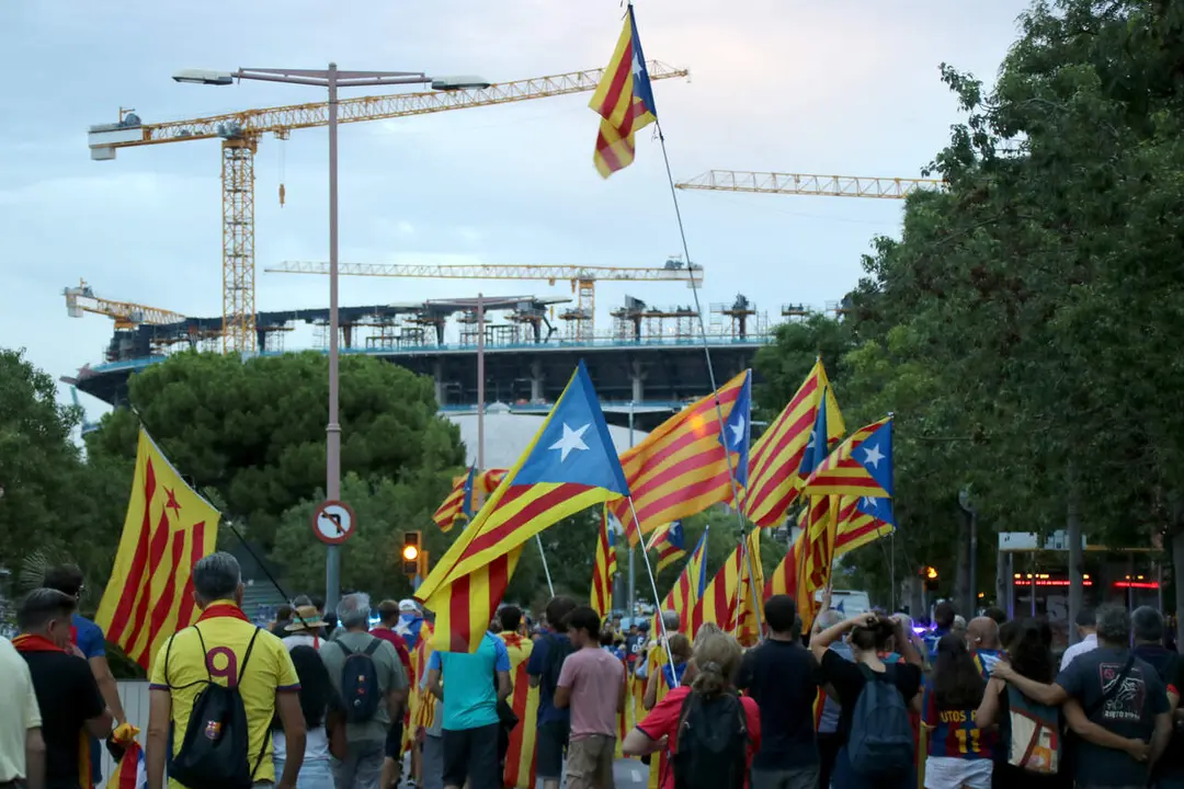 La marxa de protesta que s'ha fet al voltant de l'Spotify Camp Nou