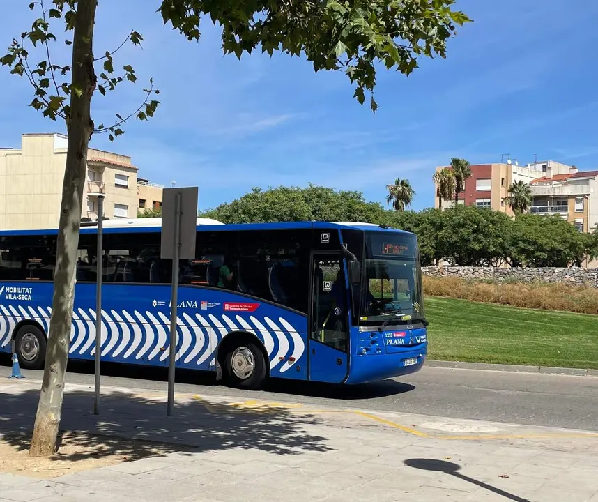 Autob&uacute;s Bus Blau de Vila-seca renovat per a una mobilitat sostenible i servei p&uacute;blic eficient des de juliol &mdash; Imagen de la Fuente