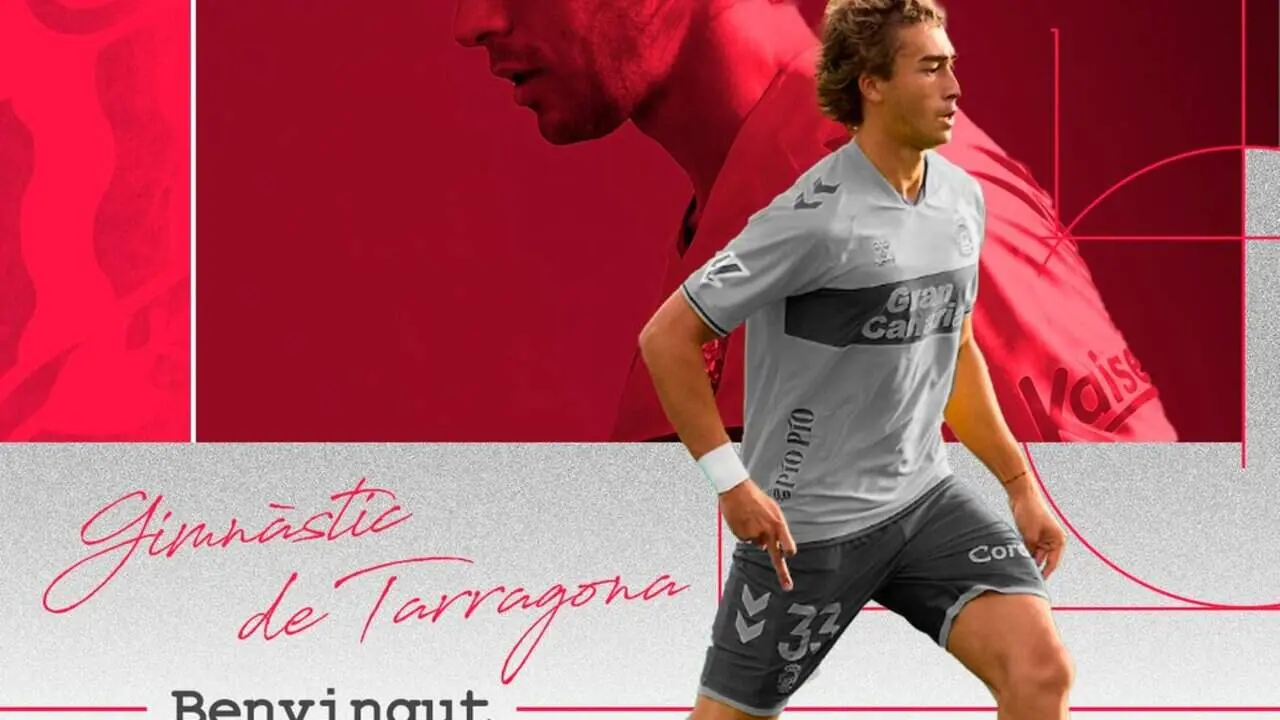 V&iacute;ctor Villote signant amb el N&agrave;stic de Tarragona com a nou refor&ccedil; per al carril esquerre de la plantilla - Imagen de la Fuente 
