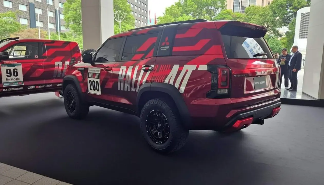 Mitsubishi Montero torna amb la cinquena generaci&oacute; i un prototip Ralliart tot terreny &mdash; Imagen generada por IA