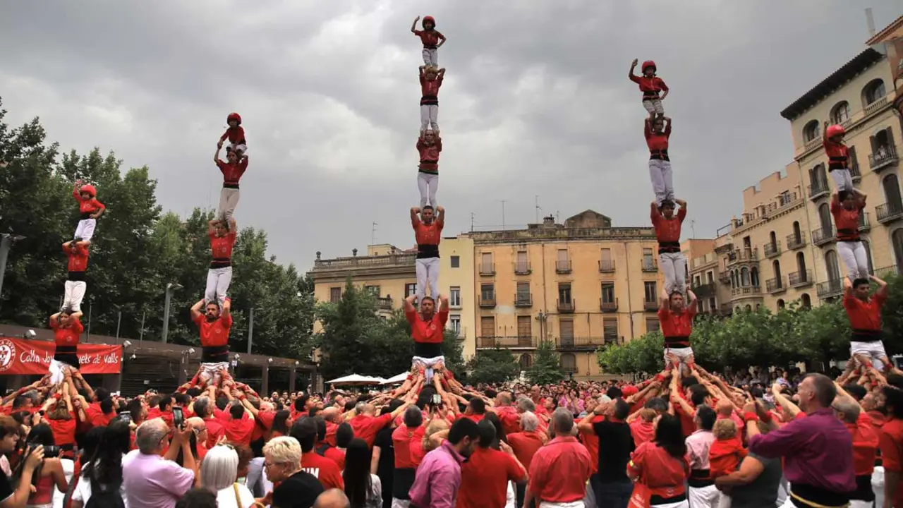 Diada d&rsquo;aniversari amb castells a la Pla&ccedil;a del Pati