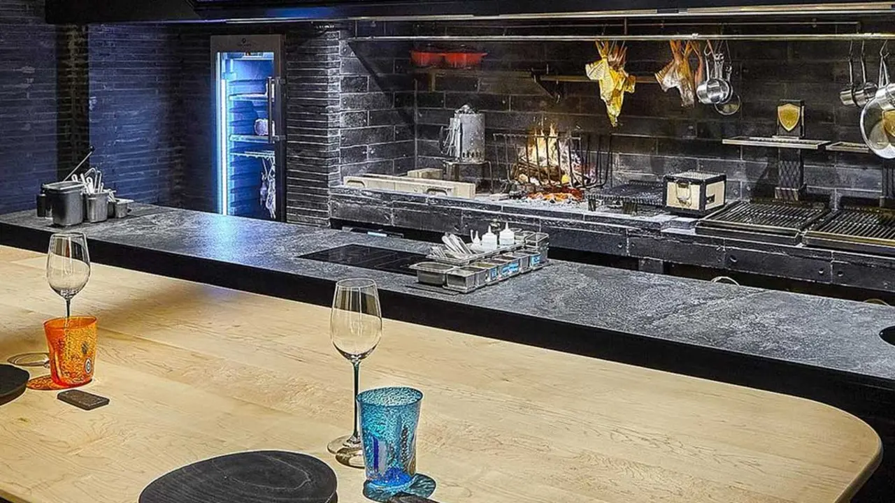 Restaurant TohQa tanca despr&eacute;s d&rsquo;una estrella Michelin. Imatge Guide Michelin