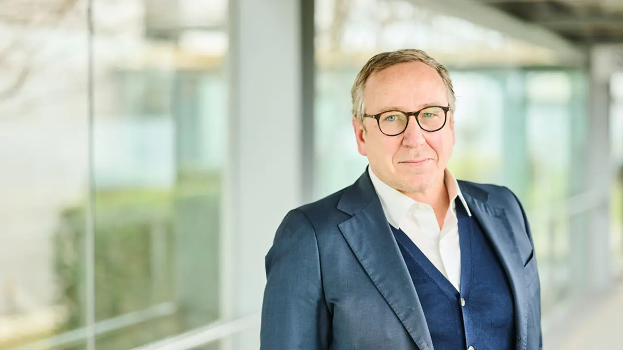 Andrea Carlucci, cap de Toyota a Europa, en parla dels cotxes el&egrave;ctrics I h&iacute;brids. Toyota Europe.