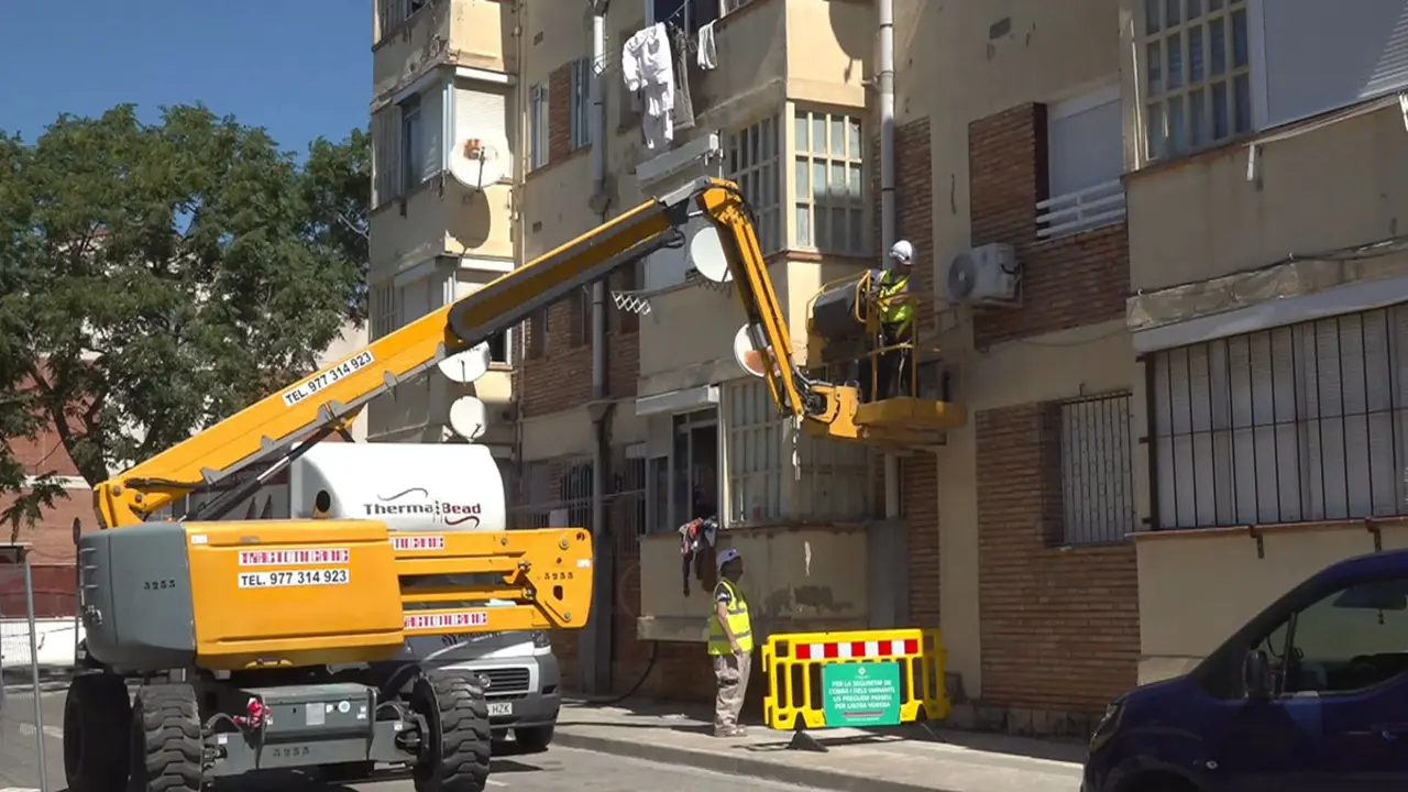 Obres de rehabilitaci&oacute; energ&egrave;tica al barri Fortuny. Canal Reus.