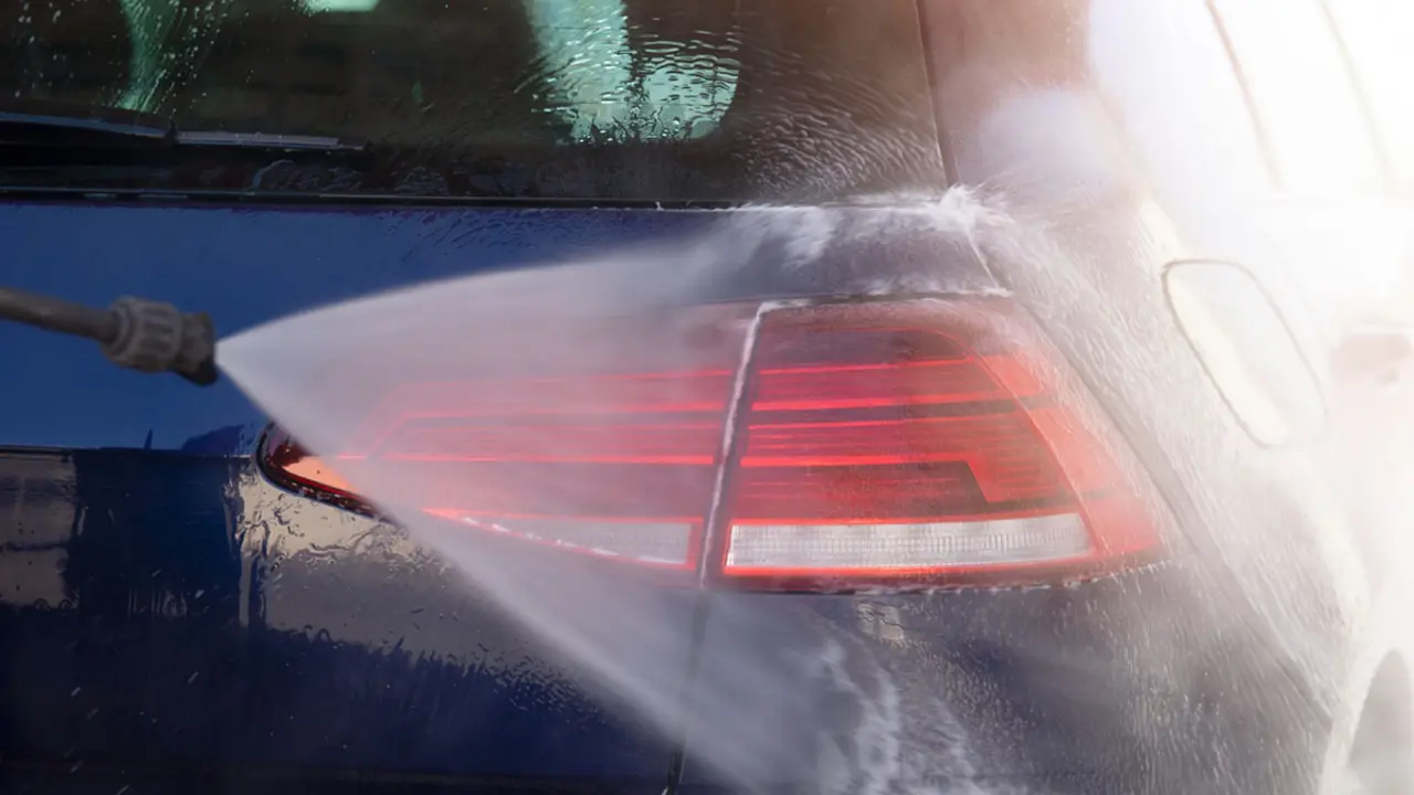 Escuma de rentador de cotxes amb qu&iacute;mics PFAS