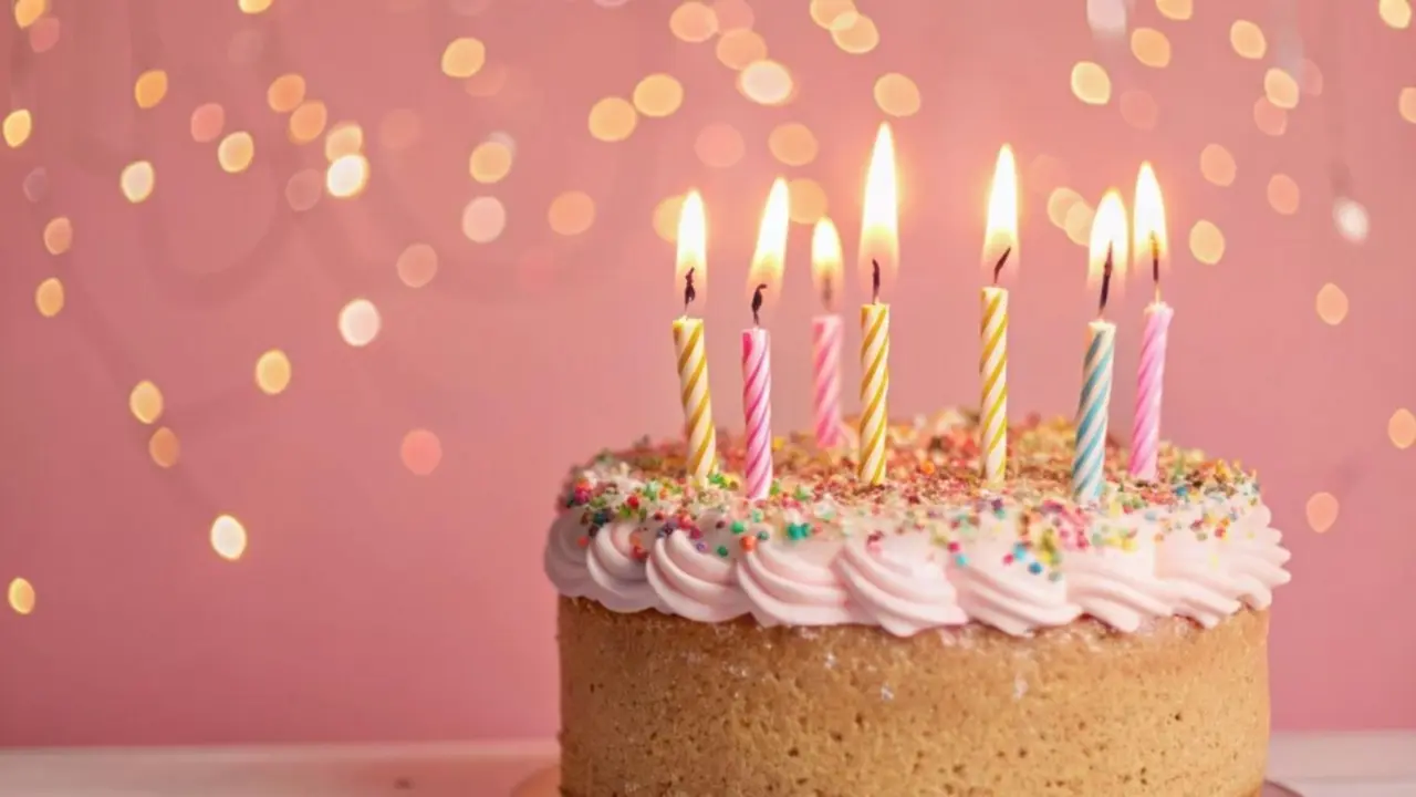 Past&iacute;s d&rsquo;aniversari en un restaurant