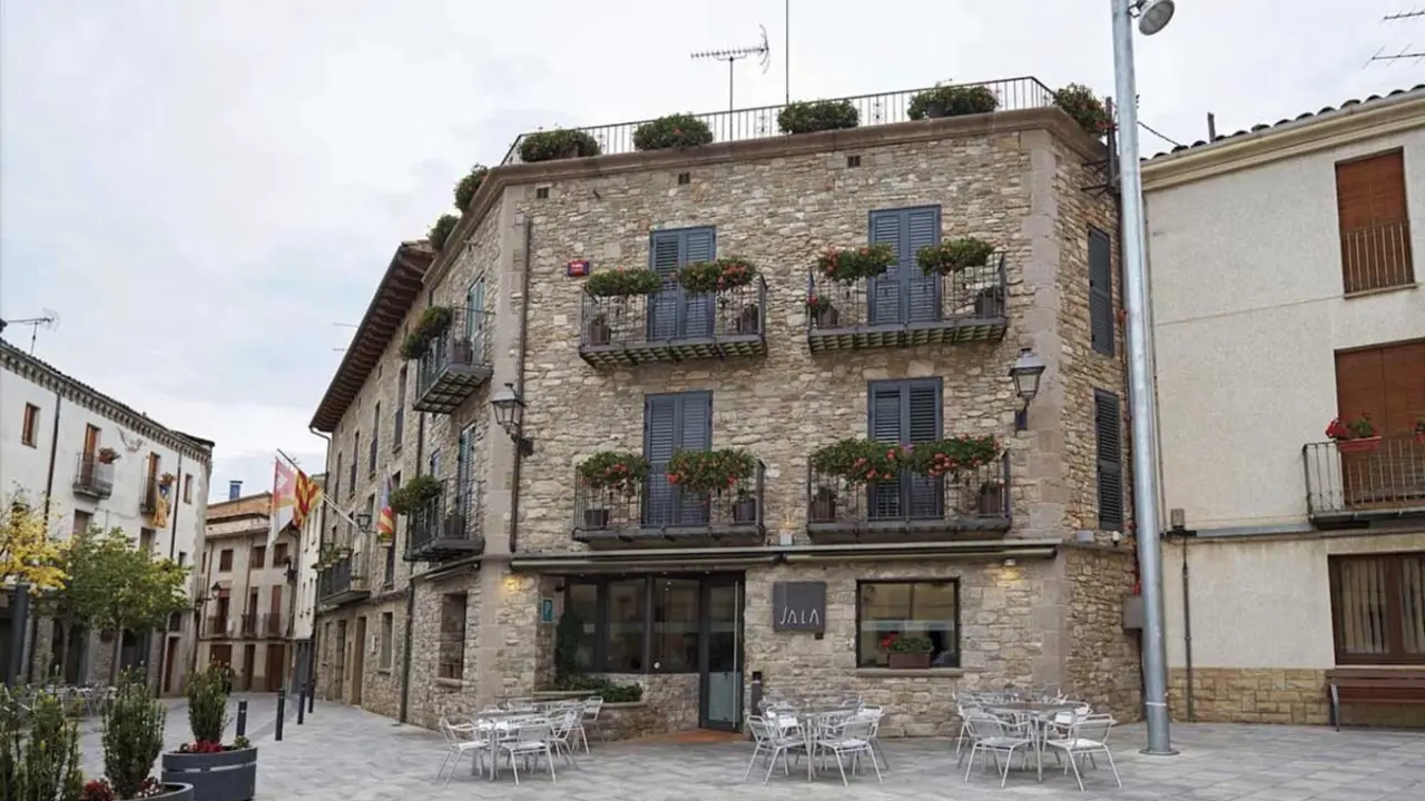 Restaurant Fonda Sala a Olost amb men&uacute; destacat per National Geographic. Imatge turisme.llucanes.cat