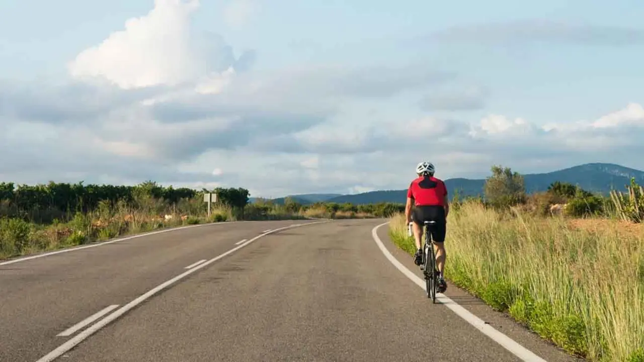Noves normes de la DGT per ciclistes i motoristes