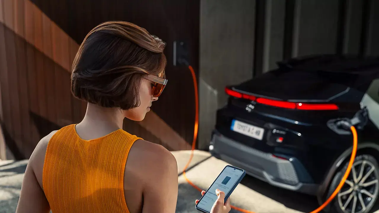 Toyota ChargeMinder, app per carregar h&iacute;brids. Toyota.