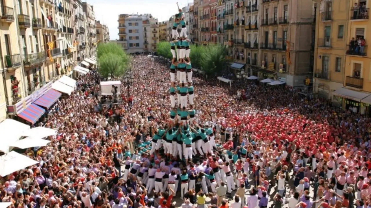 Castells de Santa Tecla a la Pla&ccedil;a de la Font de Tarragona. tarragona.cat