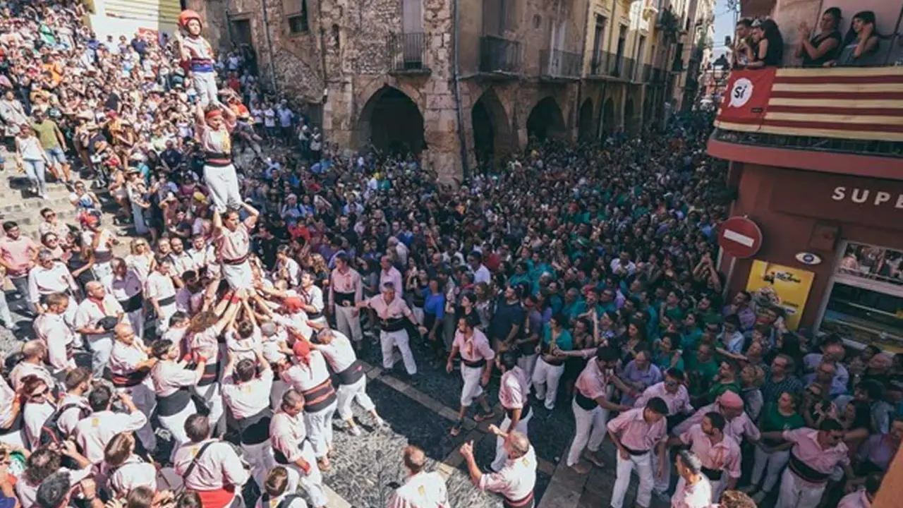 Pilar caminant de Santa Tecla a Tarragona. Imatge tarragona.cat