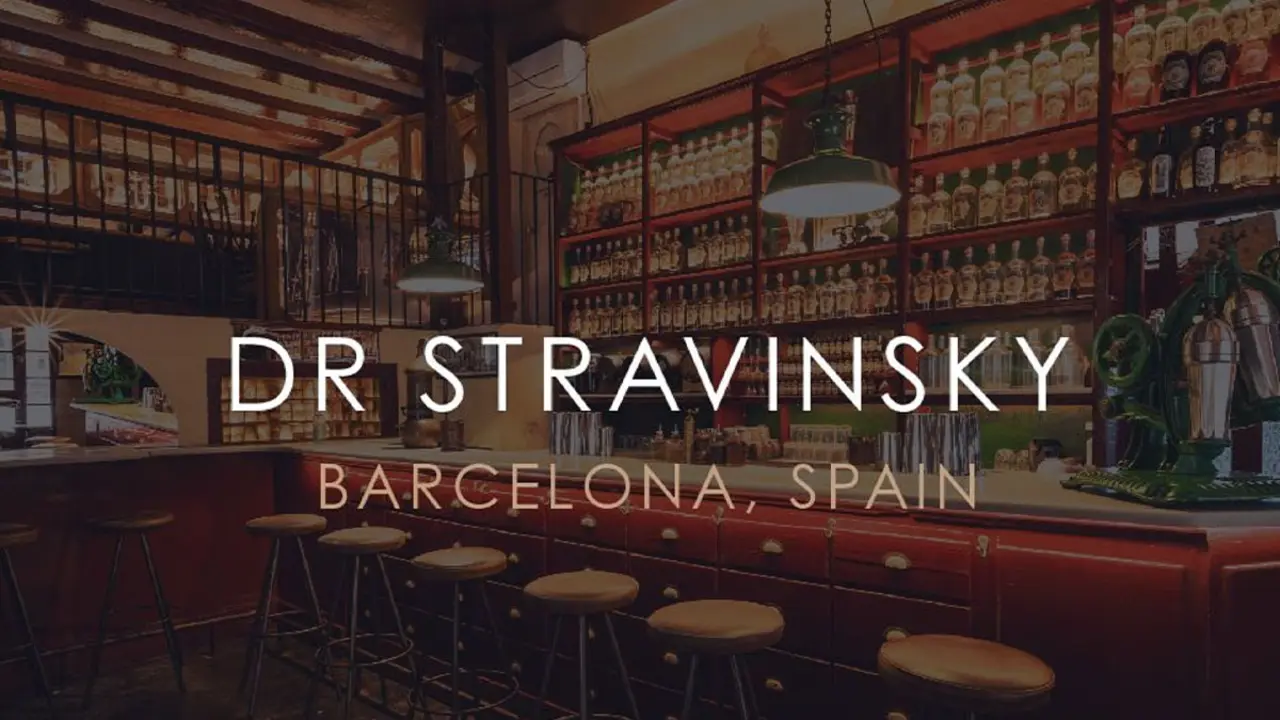 C&ograve;ctel en un bar de Barcelona premiat. Instagram dr.stravinskybcn